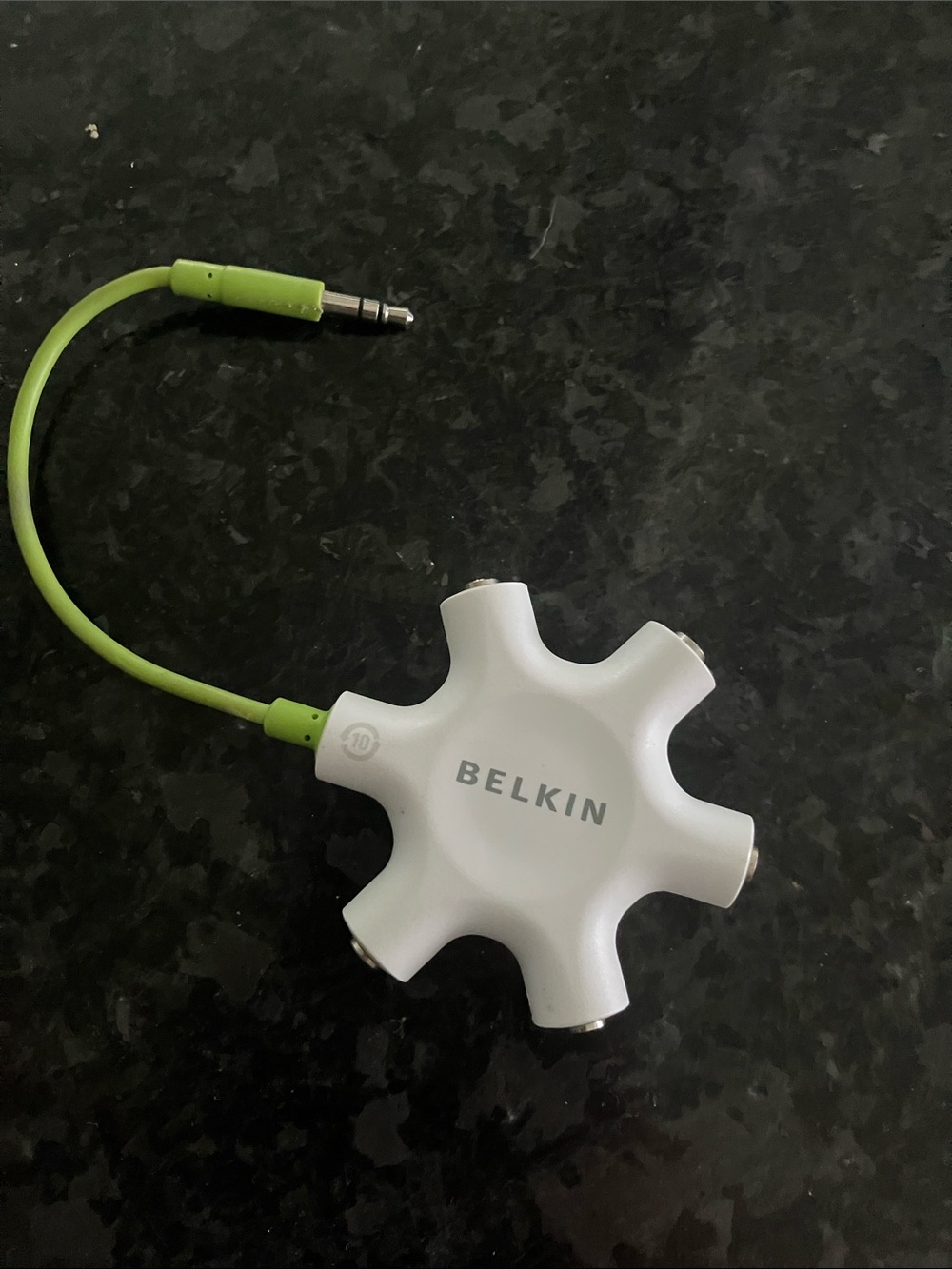 belkin White 5-Way 3.5mm Audio Splitter with Green Cable